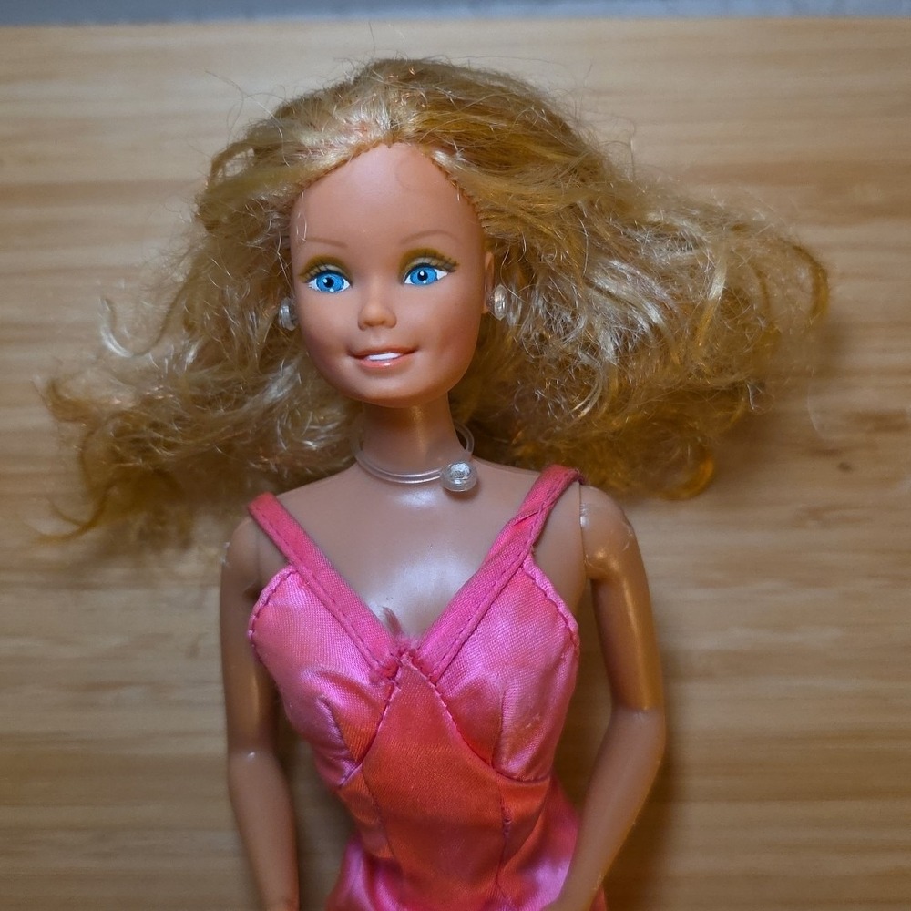 VTG 1977 Superstar Barbie Doll Jewelry Dress Shoes & Stand - Picture 9 of 11